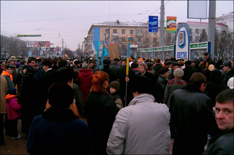 20041128_30001_yushchenko_meeting_disp740